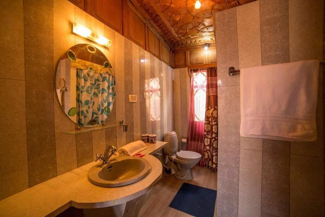 Swan Heritage Houseboats Сринагар Экстерьер фото