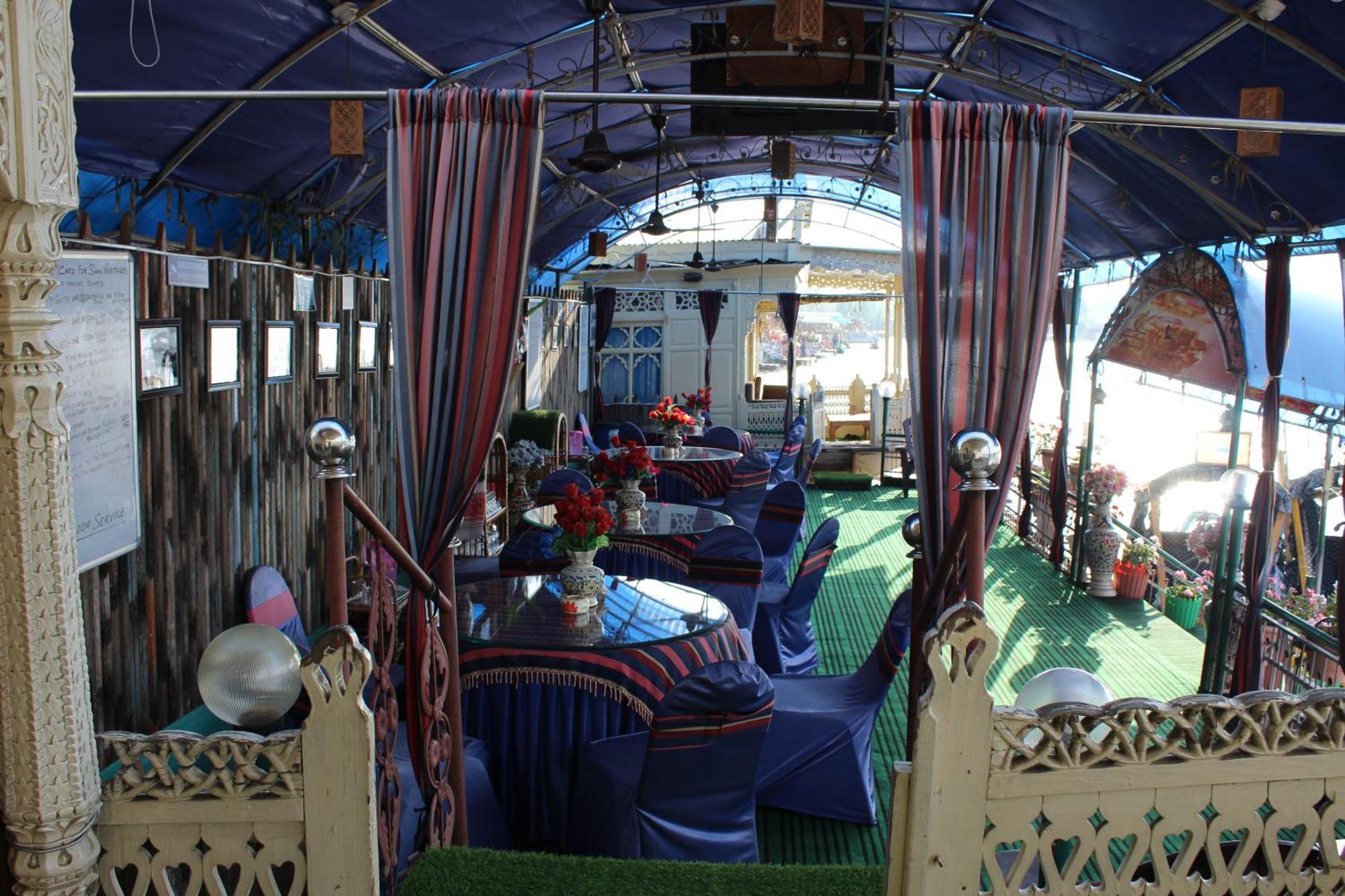 Swan Heritage Houseboats Сринагар Экстерьер фото