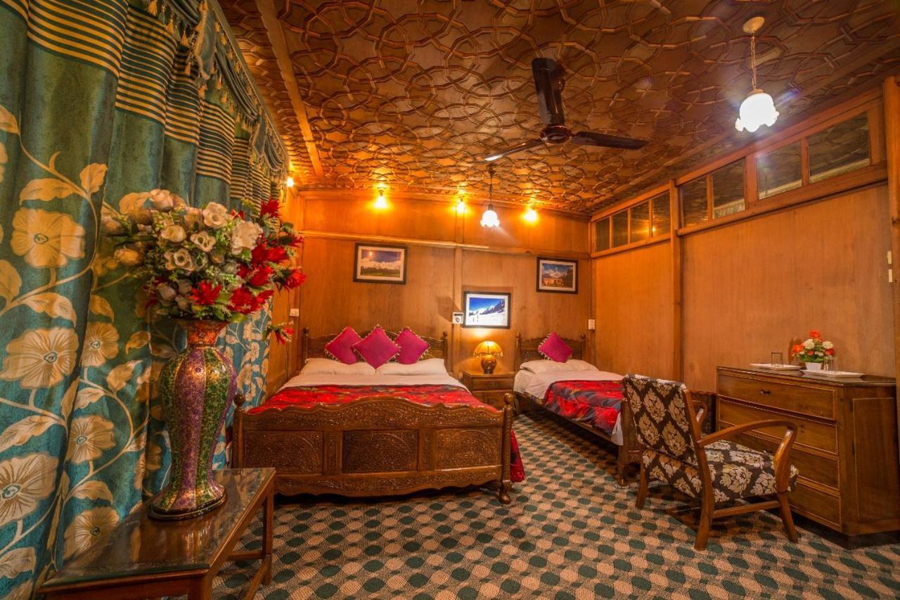 Swan Heritage Houseboats Сринагар Экстерьер фото